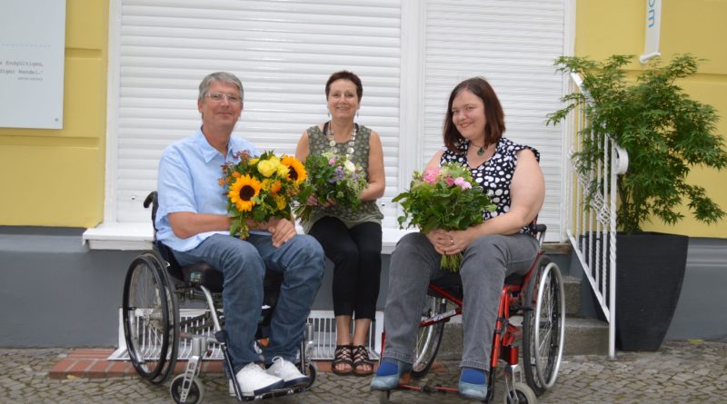 Die Jury des Schreibwettbewerbs (v.l.n.r.): Dominik Peter (Chefredakteur Berliner Behindertenzeitung), Renate Zimmermann und Anna Koch (WIR-Redaktion).