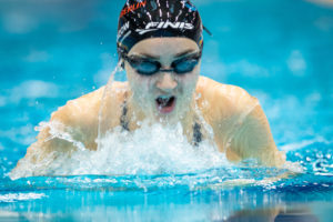Elena Krawzov im Wasser.