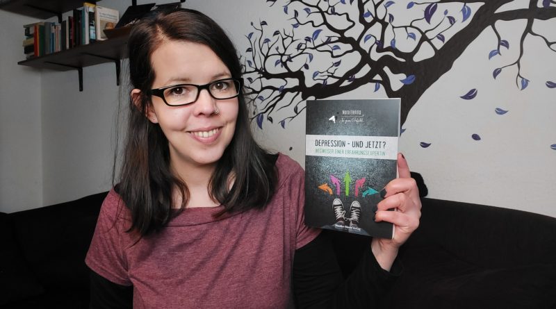 Nora Fieling mit ihrem im Oktober erschienenen Buch über Depressionen.