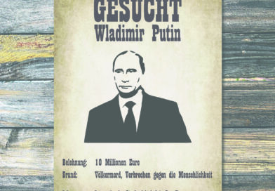 Gesucht-Plakat an einer Wand hänged. Gesucht wird Wladimir Putin.