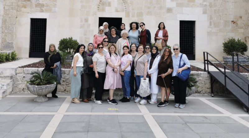 Die Frühstücksgruppe von MINA e.V. geht auch gemeinsam auf Reisen. Hier ein Gruppenfoto in der Türkei.