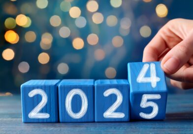 Würfel mit 2024 wird auf 2025 umgedreht.