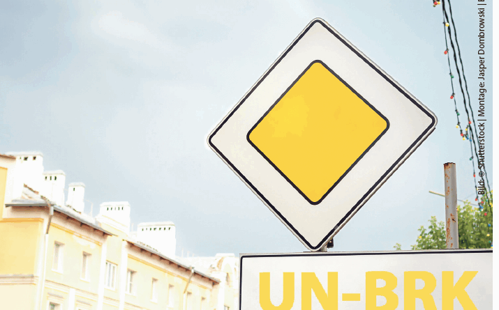 Gelb-weißes Vorfahrtsschild. Darunter steht "UN-BRK".