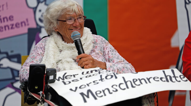 Bärbel Reichelt auf der Bühne am 5. Mai 2026.